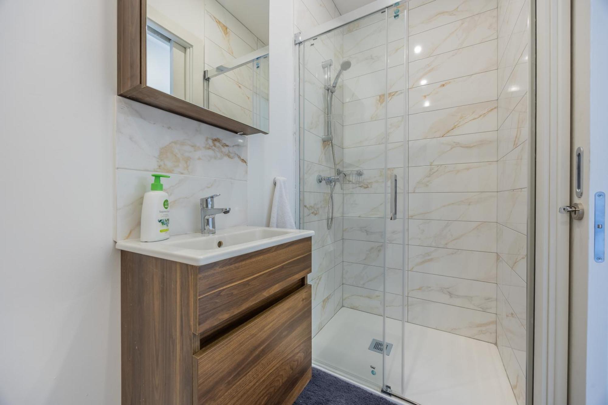 Sleek & Stylish 2Br Accommodation With Large Private Terrace - Close To Saint Julian'S & Tigne Shopping Mall Sliema Eksteriør billede