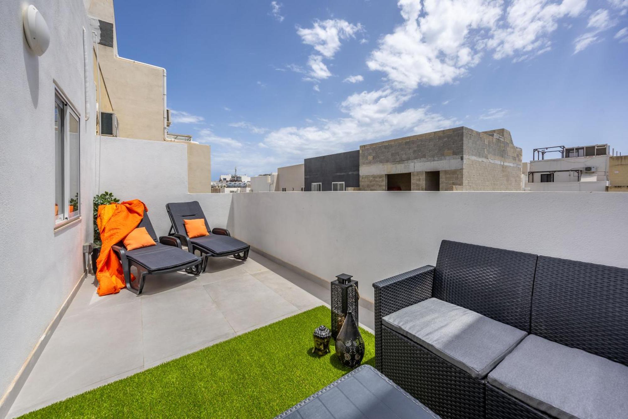 Sleek & Stylish 2Br Accommodation With Large Private Terrace - Close To Saint Julian'S & Tigne Shopping Mall Sliema Eksteriør billede